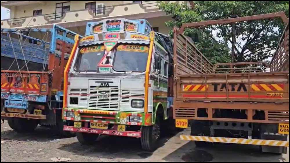 इंदौर में ट्रांसपोर्ट कारोबारी हड़ताल पर, नो एंट्री नियम के विरोध में 6 अक्टूबर से माल बुकिंग और डिलीवरी बंद