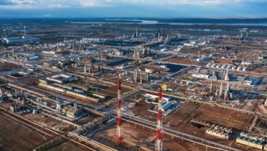 पुतिन का तेल साम्राज्य डगमगाया! ट्रंप से दूरी बढ़ी, रूस को बेचनी पड़ी विदेशी संपत्तियाँ पुतिन का तेल साम्राज्य डगमगाया! ट्रंप से दूरी बढ़ी, रूस को बेचनी पड़ी विदेशी संपत्तियाँ