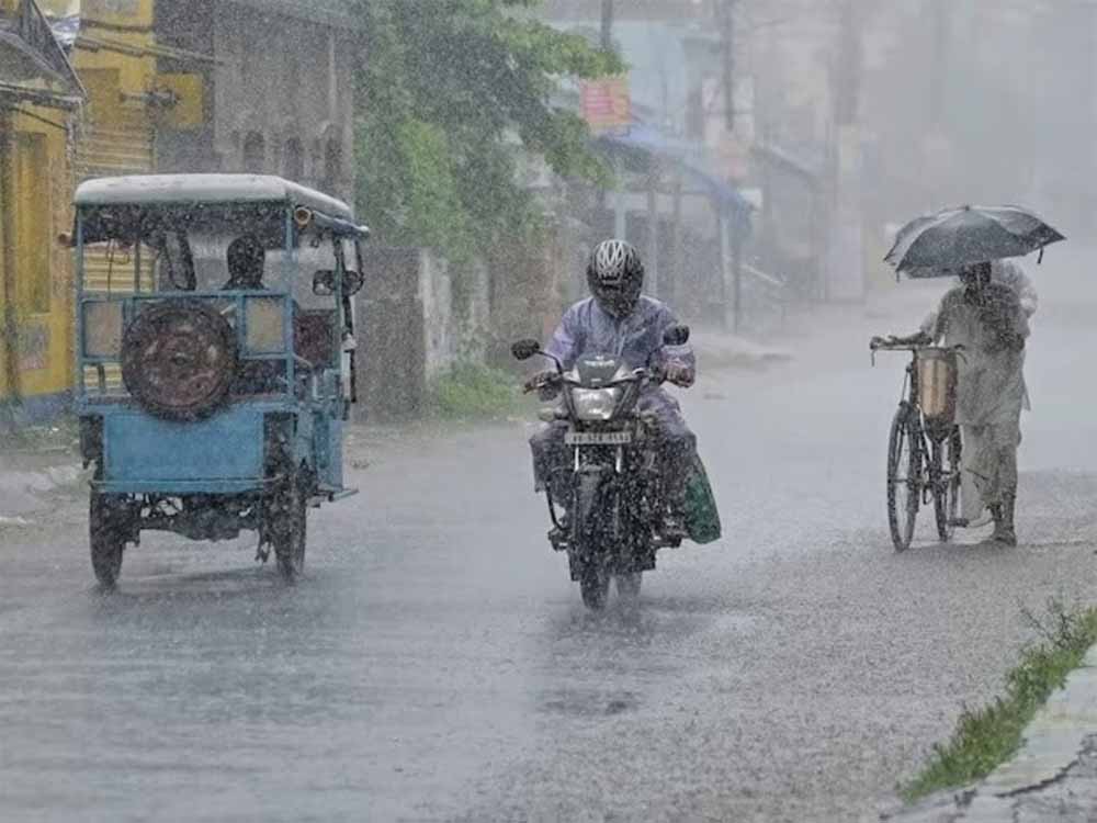 UP Weather Alert: अगले 2 दिनों में यूपी में भारी बारिश, इन राज्यों में गिर सकते हैं ओले! UP Weather Alert: अगले 2 दिनों में यूपी में भारी बारिश, इन राज्यों में गिर सकते हैं ओले!