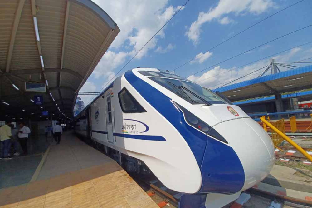 भोपाल से लखनऊ तक वंदे भारत एक्सप्रेस की रफ्तार, जानें कब होगा शेड्यूल जारी