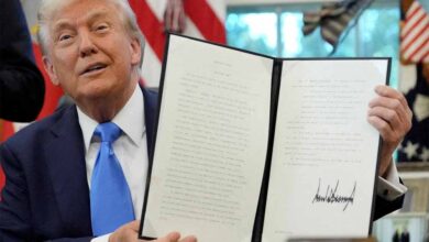 ट्रंप की नई H-1B वीजा नीति पर बवाल, भारतीय रिसर्चर के समर्थन में कोर्ट पहुंचे संगठन ट्रंप की नई H-1B वीजा नीति पर बवाल, भारतीय रिसर्चर के समर्थन में कोर्ट पहुंचे संगठन