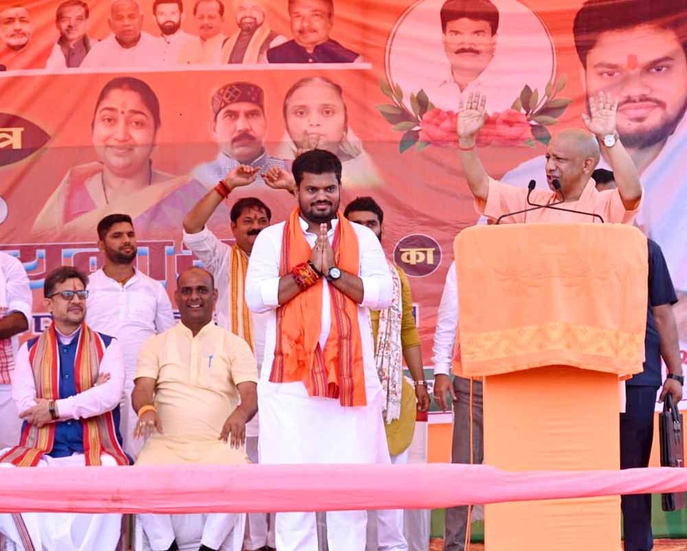 जो पशुओं का चारा खा जाए, वह मनुष्य का हक भी डकार जाता हैः सीएम योगी