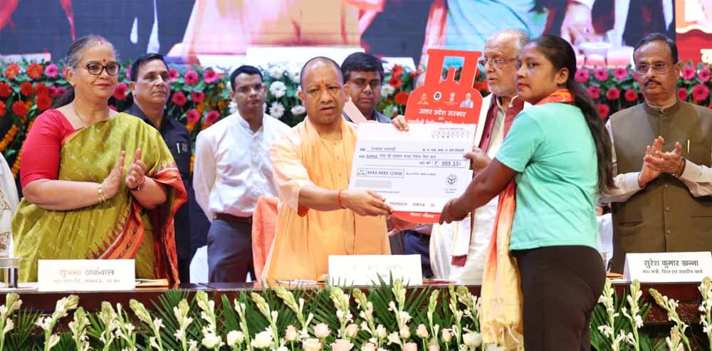 नारी सम्मान और आत्मनिर्भरता की दिशा में उत्तर प्रदेश ने लिख रहा नया अध्याय