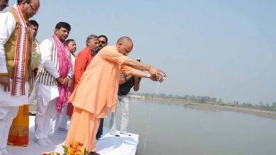 योगी आदित्यनाथ की अचानक हापुड़ यात्रा, गंगा में चढ़ाया दूध और अधिकारियों से की अहम बैठक