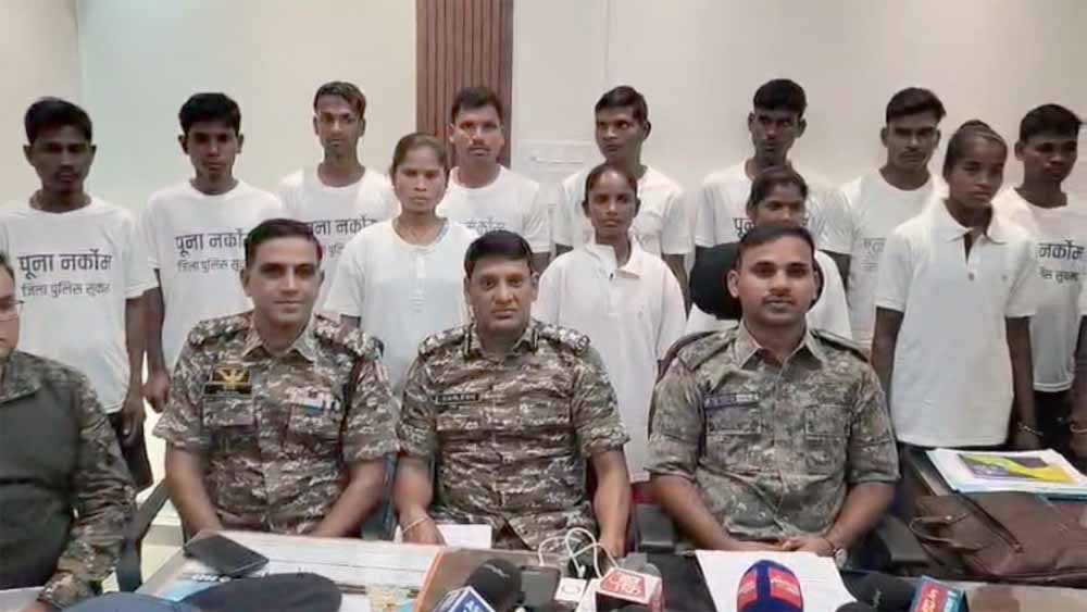 15 माओवादी सरेंडर, इनमें 5 महिलाएँ; कुल 48 लाख का इनाम घोषित