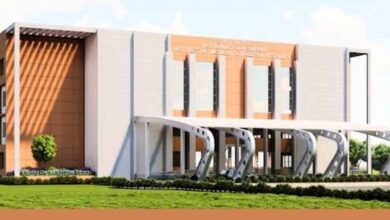 देशभर में ईडी की बड़ी कार्रवाई: रावतपुरा सरकार और 7 मेडिकल कॉलेजों पर छापे, लेन-देन की जांच तेज देशभर में ईडी की बड़ी कार्रवाई: रावतपुरा सरकार और 7 मेडिकल कॉलेजों पर छापे, लेन-देन की जांच तेज