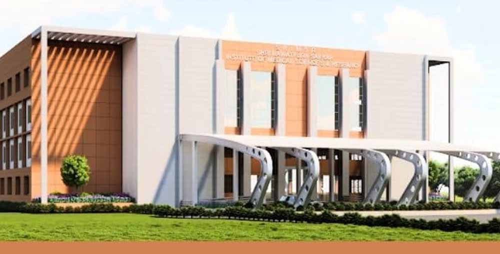 देशभर में ईडी की बड़ी कार्रवाई: रावतपुरा सरकार और 7 मेडिकल कॉलेजों पर छापे, लेन-देन की जांच तेज