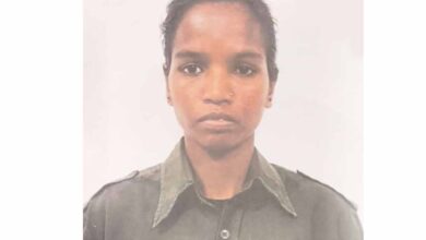 14 साल बाद बंदूक से विश्वास की राह पर: 17 लाख की इनामी नक्सली कमला सोरी ने किया आत्मसमर्पण 14 साल बाद बंदूक से विश्वास की राह पर: 17 लाख की इनामी नक्सली कमला सोरी ने किया आत्मसमर्पण