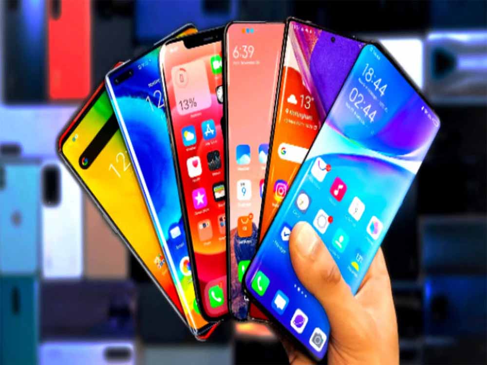 स्मार्टफोन खरीदना हुआ महंगा: टॉप ब्रांड्स ने बढ़ाई कीमतें, जानें वजह