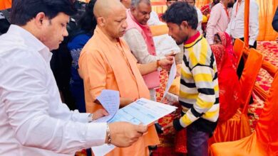 सीएम योगी ने एक माह में भरथापुर के पीड़ित परिवारों को विस्थापित करने के दिए निर्देश, 21 करोड़ 55 लाख स्वीकृत सीएम योगी ने एक माह में भरथापुर के पीड़ित परिवारों को विस्थापित करने के दिए निर्देश, 21 करोड़ 55 लाख स्वीकृत