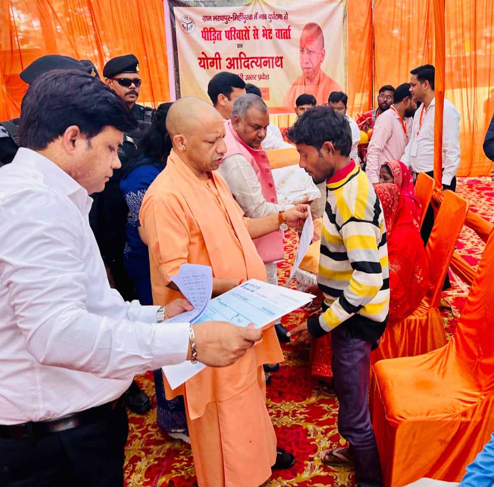 सीएम योगी ने एक माह में भरथापुर के पीड़ित परिवारों को विस्थापित करने के दिए निर्देश, 21 करोड़ 55 लाख स्वीकृत