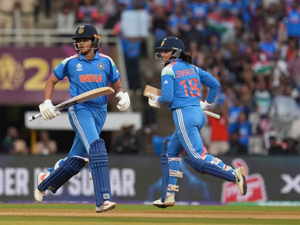 शेफाली-स्मृति की धांसू बैटिंग, पहले विकेट के लिए बनी 50 रन की साझेदारी शेफाली-स्मृति की धांसू बैटिंग, पहले विकेट के लिए बनी 50 रन की साझेदारी