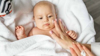 इन आसान टिप्स से बच्चे की स्किन हमेशा रहेगी सॉफ्ट और ग्लोइंग