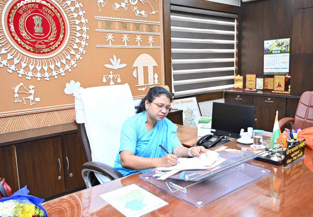 गौरेला पेंड्रा मरवाही : कलेक्टर ने आदिवासी बालक छात्रवास निमधा का निरीक्षण किया