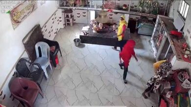 मंदिर से दानपेटी चोरी: लड़कियाँ CCTV कैमरे में हुईं कैद