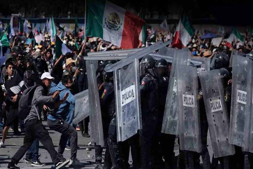 Zen-G विवाद पर भड़का विरोध: युवाओं और पुलिस के बीच झड़प