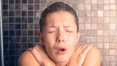 सर्दियों में ठंडे पानी से नहाना: फायदेमंद या नुकसानदायक? जानें पूरा सच