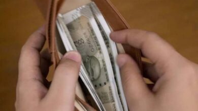 वास्तु टिप्स: पर्स में रखें ‘लक्ष्मी नोट’, बढ़ेगा धन प्रवाह