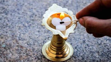 कपूर से उतरेगी नजर! जानें सबसे असरदार घरेलू उपाय कपूर से उतरेगी नजर! जानें सबसे असरदार घरेलू उपाय