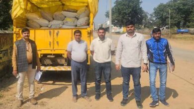 अवैध रूप से भंडारित 75 बोरी धान जब्त अवैध रूप से भंडारित 75 बोरी धान जब्त