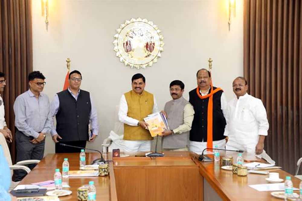 मुख्यमंत्री डॉ. यादव से उत्तरप्रदेश सरकार के मंत्री श्री गुप्ता ने की सौजन्य भेंट मुख्यमंत्री डॉ. यादव से उत्तरप्रदेश सरकार के मंत्री श्री गुप्ता ने की सौजन्य भेंट