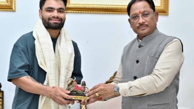 भारतीय क्रिकेट टीम के बल्लेबाज़ रिंकू सिंह ने मुख्यमंत्री से की सौजन्य मुलाकात