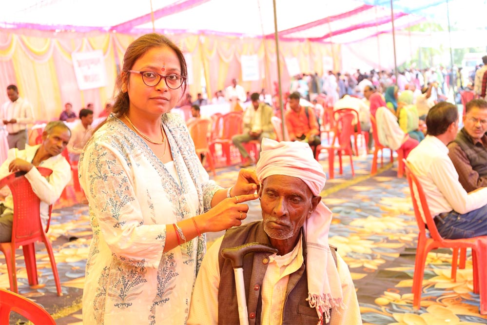 डिण्डोरी जिले में मेगा स्वास्थ्य शिविर का आयोजन, 7170 जनजातीय लोगों का हुआ स्वास्थ्य परीक्षण डिण्डोरी जिले में मेगा स्वास्थ्य शिविर का आयोजन, 7170 जनजातीय लोगों का हुआ स्वास्थ्य परीक्षण