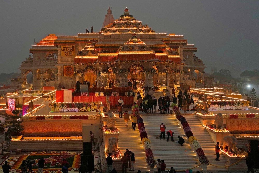 अयोध्या में ध्वजारोहण समारोह की तैयारियाँ तेज, पीएम मोदी होंगे साक्षी, 5000 कमरों और टेंट सिटी का इंतजाम अयोध्या में ध्वजारोहण समारोह की तैयारियाँ तेज, पीएम मोदी होंगे साक्षी, 5000 कमरों और टेंट सिटी का इंतजाम