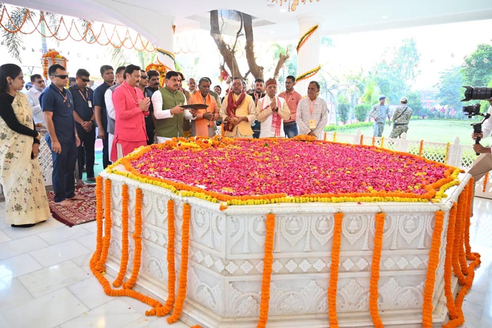 भारत में प्राचीन काल से है ऋषि परंपरा, दद्दा जी से मिलना मेरा सौभाग्य : मुख्यमंत्री डॉ. यादव भारत में प्राचीन काल से है ऋषि परंपरा, दद्दा जी से मिलना मेरा सौभाग्य : मुख्यमंत्री डॉ. यादव