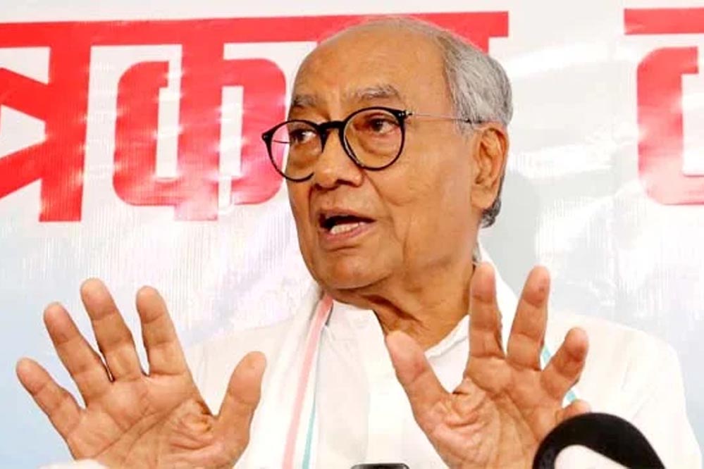 दिग्विजय का मोहन भागवत पर हमला: कहा — संघ की तुलना हिंदू धर्म से सनातन का अपमान