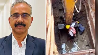 भोपाल :एग्जीक्यूटिव इंजीनियर आरके त्रिवेदी ने 22 फीट गहरे गड्ढे में उतरकर की सीवेज लाइन की सफाई, 400 परिवारों की राहत भोपाल :एग्जीक्यूटिव इंजीनियर आरके त्रिवेदी ने 22 फीट गहरे गड्ढे में उतरकर की सीवेज लाइन की सफाई, 400 परिवारों की राहत