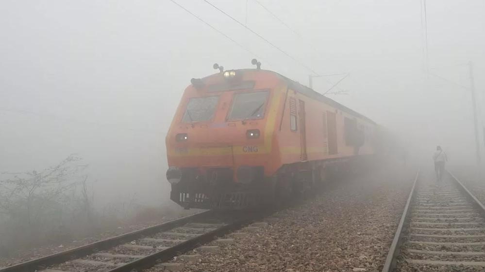 कोहरे में अब ट्रेनें नहीं होंगी लेट, इटारसी में 101 ट्रेनों में फॉग सेफ डिवाइस और कवच सिस्टम लागू कोहरे में अब ट्रेनें नहीं होंगी लेट, इटारसी में 101 ट्रेनों में फॉग सेफ डिवाइस और कवच सिस्टम लागू