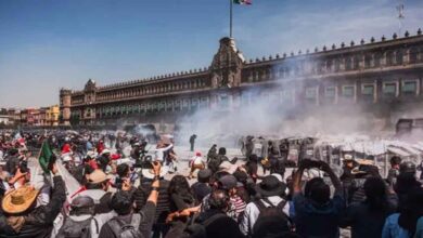 मेक्सिको में Gen Z ने भड़का आक्रोश, नेशनल पैलेस की बाड़ तोड़ी, मेयर की हत्या के बाद हंगामा