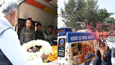 नक्सली मुठभेड़ में शहीद आशीष शर्मा को दी गई अंतिम सलामी, कैबिनेट मंत्री प्रहलाद पटेल ने अर्पित की श्रद्धांजलि