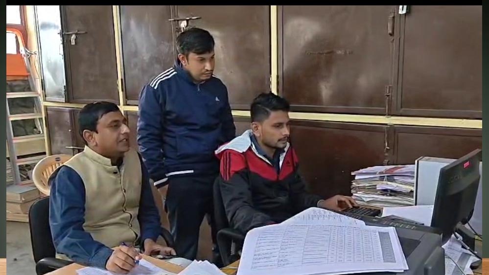 SIR रिव्यू में लापरवाही पर बुरहानपुर के 17 अधिकारियों-कर्मचारियों को नोटिस, दो बीएलओ हुए सम्मानित