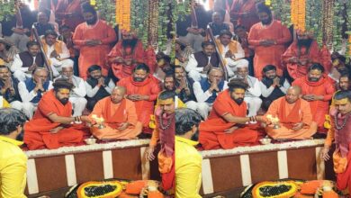 सीएम योगी ने किया मां गंगा का पूजन, बड़े हनुमान के चरणों में झुकाया शीश सीएम योगी ने किया मां गंगा का पूजन, बड़े हनुमान के चरणों में झुकाया शीश