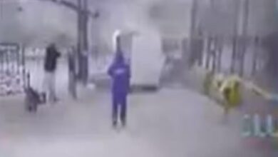 पेशावर में बड़ा आतंकी हमला: FC मुख्यालय पर दो सुसाइड ब्लास्ट, हमलावरों ने की फायरिंग पेशावर में बड़ा आतंकी हमला: FC मुख्यालय पर दो सुसाइड ब्लास्ट, हमलावरों ने की फायरिंग