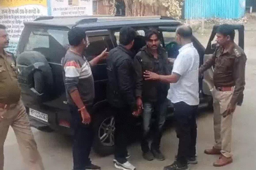 भोपाल में ट्रैवल एजेंसी की आड़ में 20 लाख के नकली नोट छापने वाला डॉक्टर गिरफ्तार, बुरहानपुर में RMO रह चुका