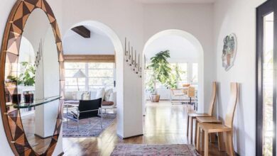 वास्तु टिप्स: आईना सही दिशा में लगाने से बढ़े घर का धन और भाग्य, दूर होगी कंगाली