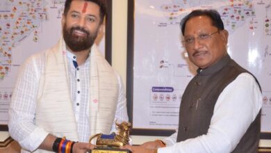 रायपुर : मुख्यमंत्री विष्णुदेव साय की केंद्रीय मंत्री चिराग पासवान के साथ अहम मुलाकात, राज्य में खाद्य प्रसंस्करण को मिलेगी नई दिशा रायपुर : मुख्यमंत्री विष्णुदेव साय की केंद्रीय मंत्री चिराग पासवान के साथ अहम मुलाकात, राज्य में खाद्य प्रसंस्करण को मिलेगी नई दिशा