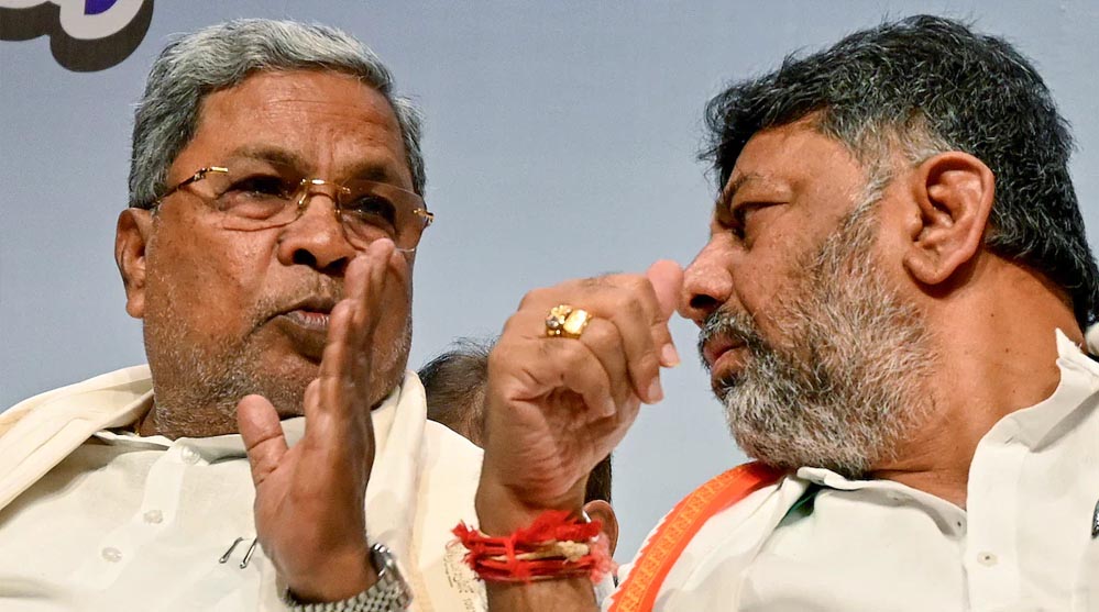 कर्नाटक में सिद्धारमैया–शिवकुमार टकराव, कांग्रेस का सबसे बड़ा किला खतरे में; BJP ‘वेट एंड वॉच’ में