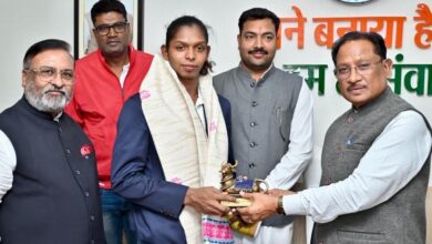 रायपुर : मुख्यमंत्री  साय ने महिला कबड्डी विश्व कप की स्टार खिलाड़ी संजू देवी को दी बधाई