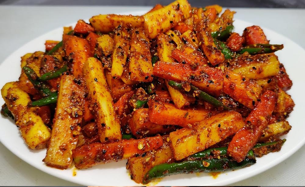 मूली-मिर्च का अचार: स्वाद में लाजवाब और बनाने में बेहद आसान, घर पर ट्राई करें