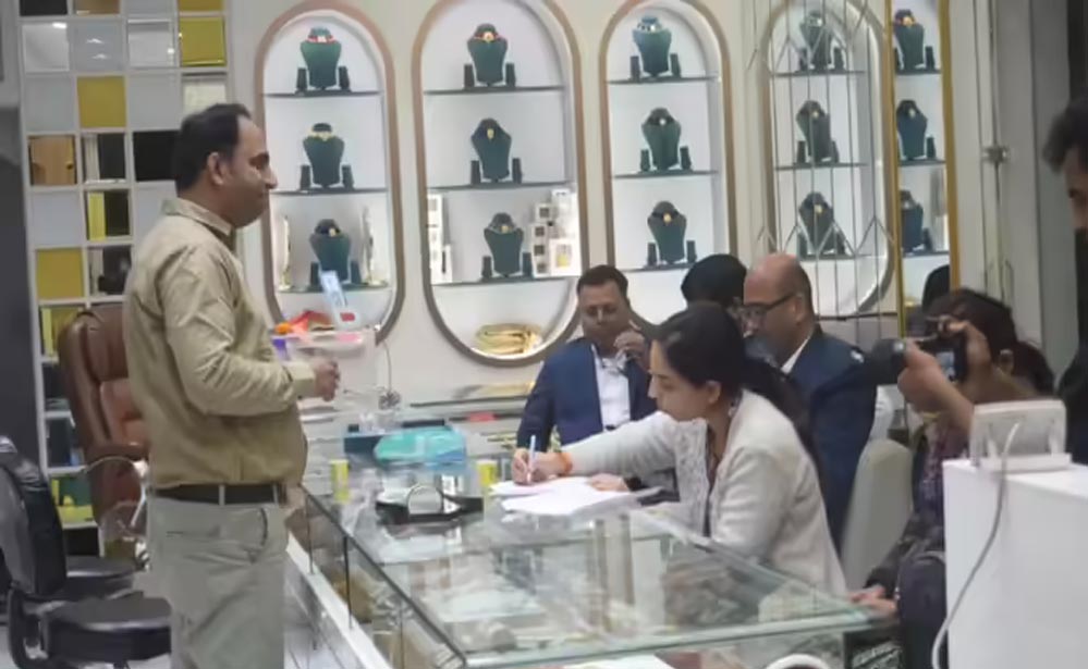 सतना में GST टीम का बड़ा छापा: ग्राहक बनकर पहुंचे अफसर, कच्चा बिल मिलने पर जूलर्स पर कार्रवाई