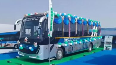 ग्रेटर नोएडा में हाइड्रोजन बसें दौड़ेंगी, धुएं की जगह निकलती है भाप; फ्यूल पंप तैयार ग्रेटर नोएडा में हाइड्रोजन बसें दौड़ेंगी, धुएं की जगह निकलती है भाप; फ्यूल पंप तैयार