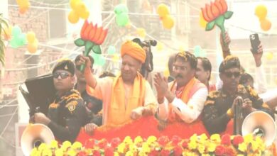 सीएम योगी के रोड शो में उमड़ा जनसैलाब, बुलडोजर बाबा-हिंदू हृदय सम्राट जिंदाबाद के नारे से गूंजा दरभंगा