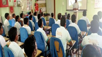 रायपुर : समर्पित माओवादी : वर्दी की जगह अब होटल की यूनिफॉर्म पहन कर करेंगे जिंदगी की नई शुरुआत रायपुर : समर्पित माओवादी : वर्दी की जगह अब होटल की यूनिफॉर्म पहन कर करेंगे जिंदगी की नई शुरुआत