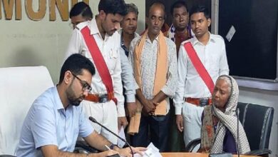 महासमुंद : कलेक्टर  लंगेह ने जन चौपाल में सुनी लोगों की समस्याएं, दिए निराकरण के निर्देश