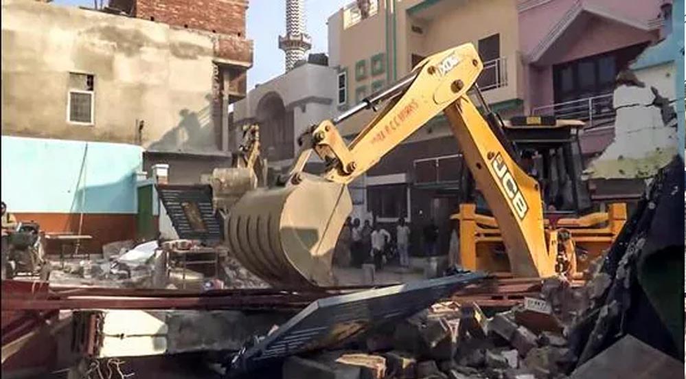 महाकाल मंदिर के रास्ते पर बड़ी कार्रवाई: मुस्लिम बाहुल्य क्षेत्र में 12 अवैध मकान बुलडोजर से गिराए गए