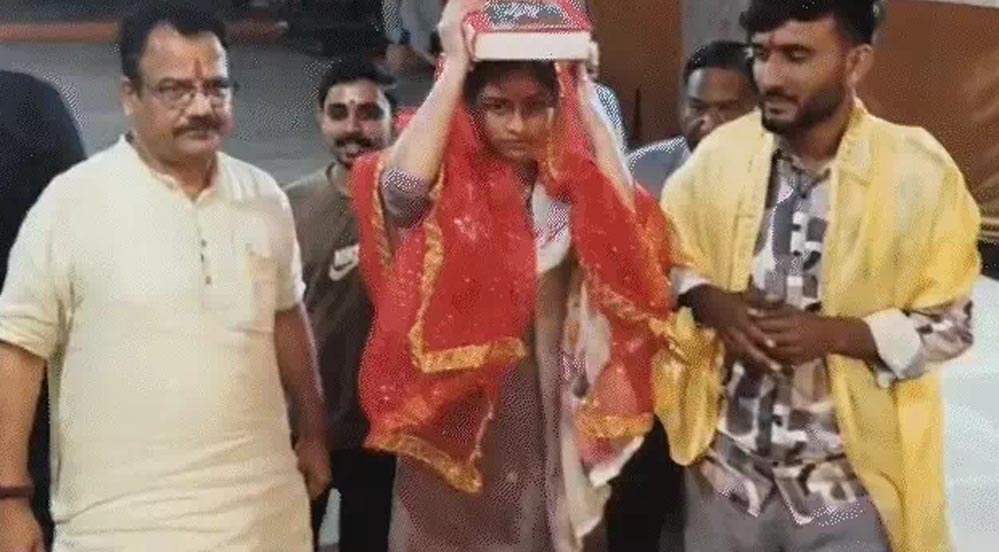 खंडवा में रुखसार ने हिंदू युवक से रचाई शादी, बोली- बचपन से सनातन धर्म में था सम्मान